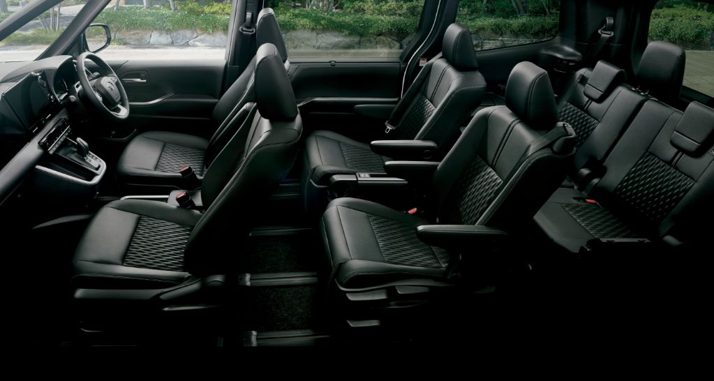 ファミカーオンライン | トヨタ ノアは何人乗りがおすすめ?7人と8人の違いを徹底解説 トヨタ ノア 公式より