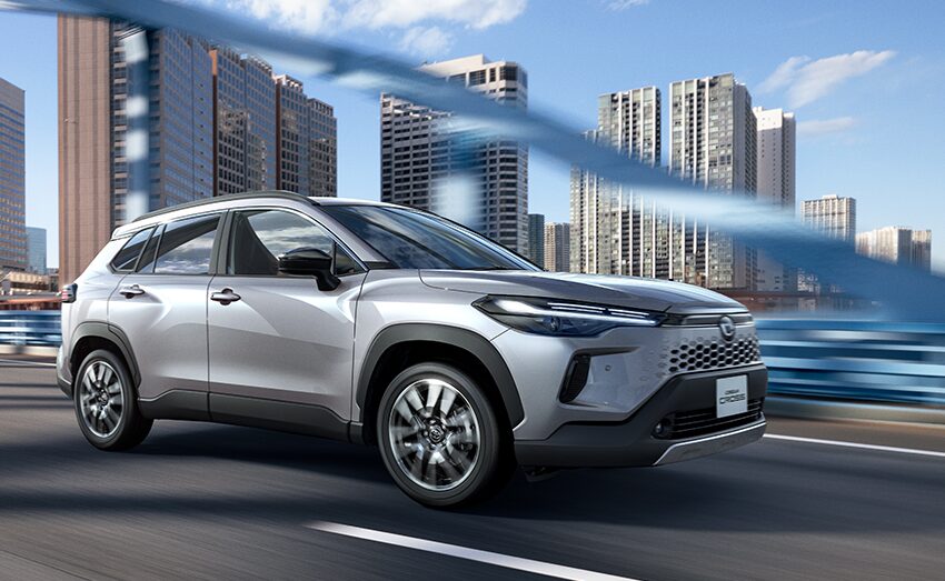 ファミカーオンライン | ヴェゼルは貧乏人の車?年収800万層があえて選ぶ「賢い理由」 トヨタ カローラクロス 公式より