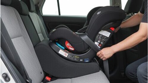 ファミカーオンライン | チャイルドシートは後部座席のどっち側?安全な位置と選び方を解説 ファミカーオンライン イメージ