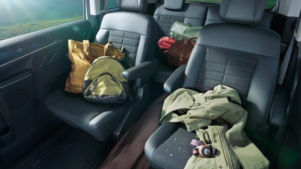 三菱 デリカD:5 公式より